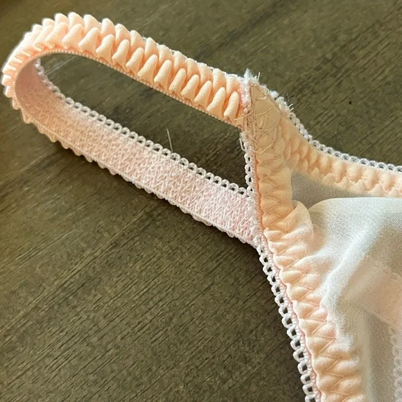 Vintage Gilligan & O’Malley babydoll and thong matching set/sleepwear - Picture 8 of 10